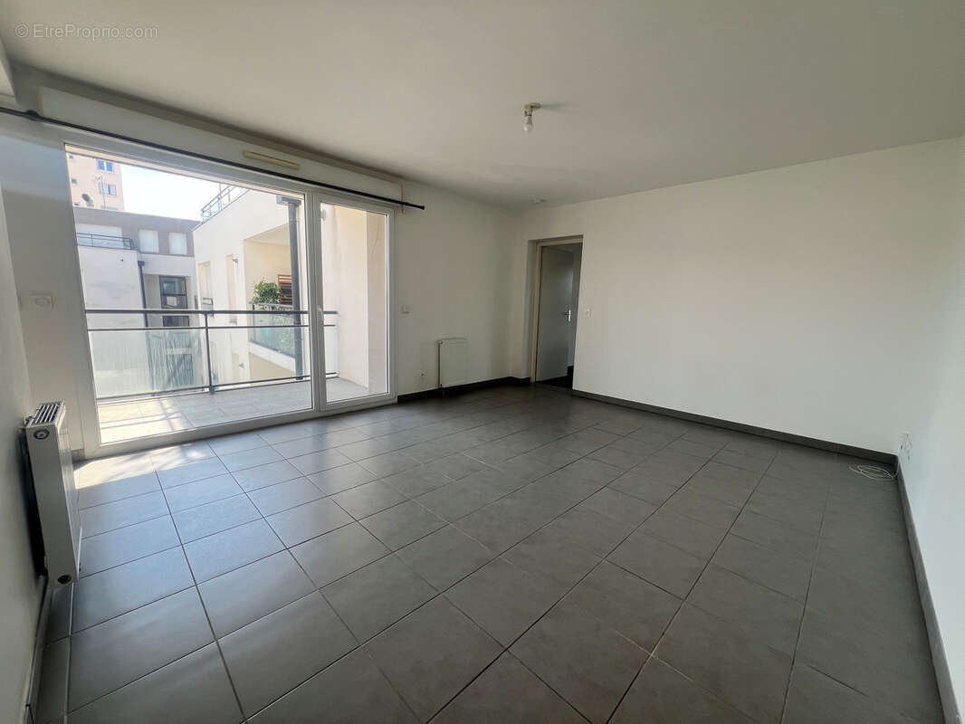 Clairmarais gare centre - appartement moderne type 2 de  50m2 + terrasse  + parking couvert - photo 3