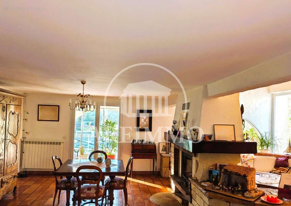 Maison 282 m² à Saint-Martin-De-Londres  - photo 5