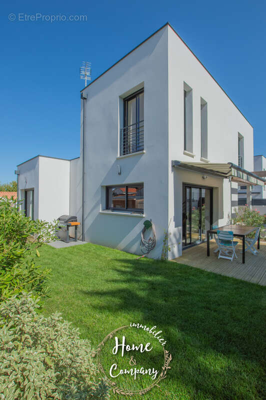 Maison à VAUX-SUR-MER