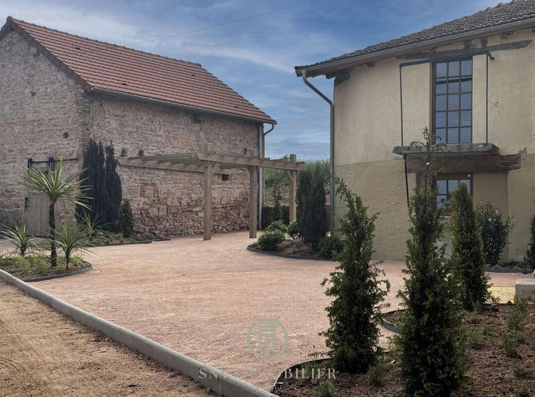 Maison à MONTAIGUET-EN-FOREZ