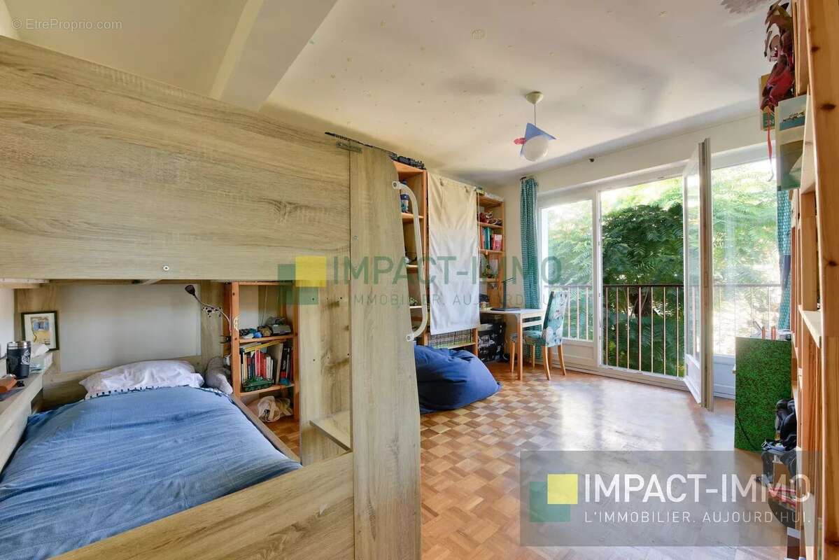 Appartement à COURBEVOIE