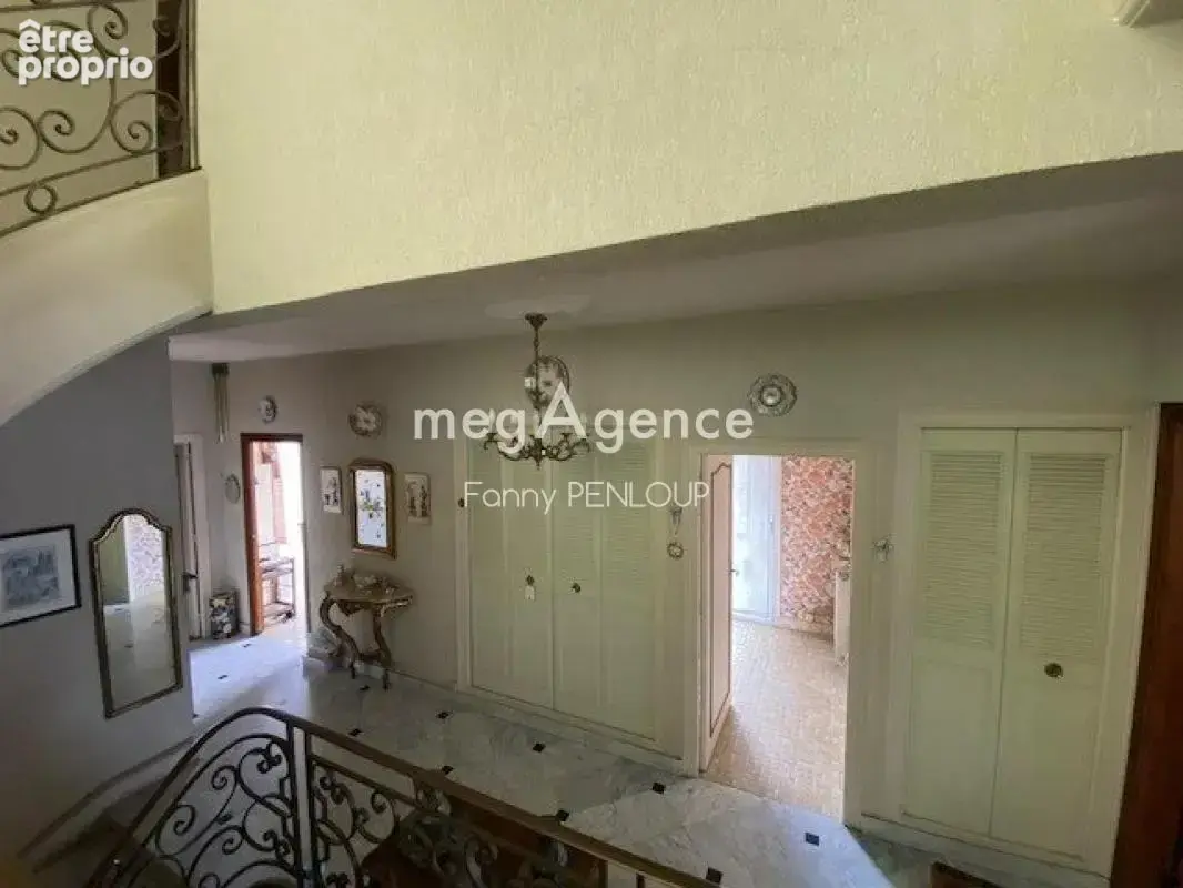 Centre-ville : maison de 200 m² avec grand garage et terrasse - photo 2