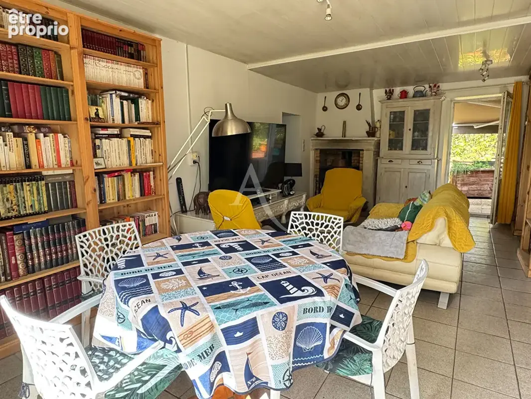 Maison - grandes dépendances - 13 000 m² de terrain - photo 3