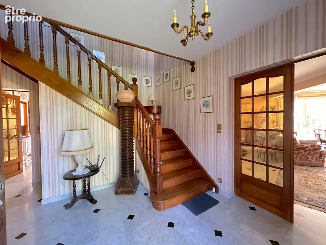 Belle propriété de 1989 - 271m², sous sol total, terrain 1650 m² - photo 2