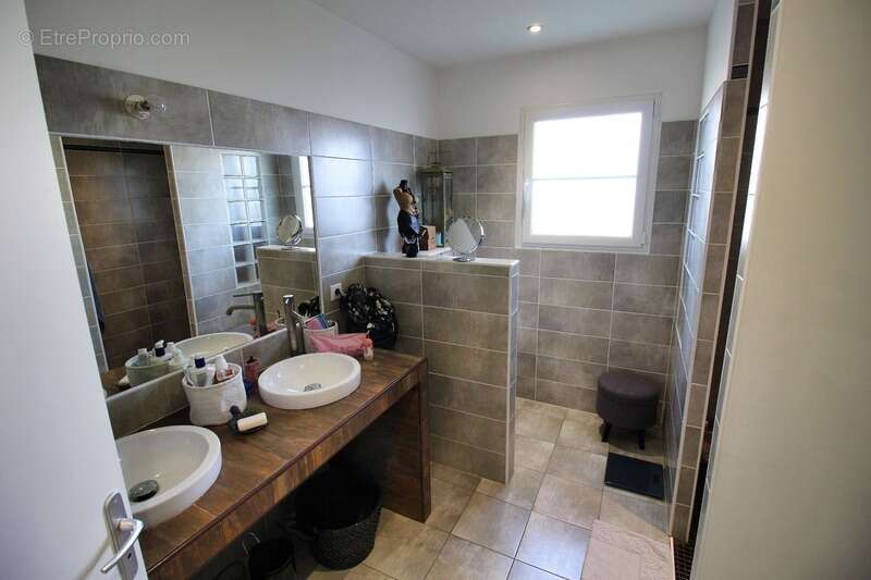 Maison à AMBARES-ET-LAGRAVE