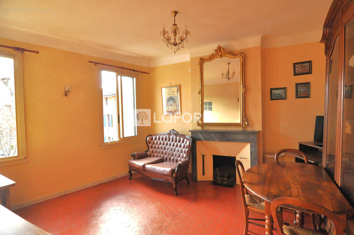 Appartement à COTIGNAC