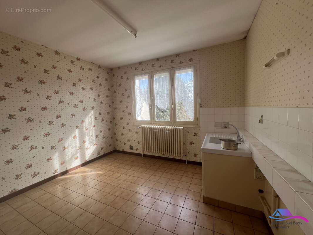 CUISINE - Maison à CHATEAUMEILLANT