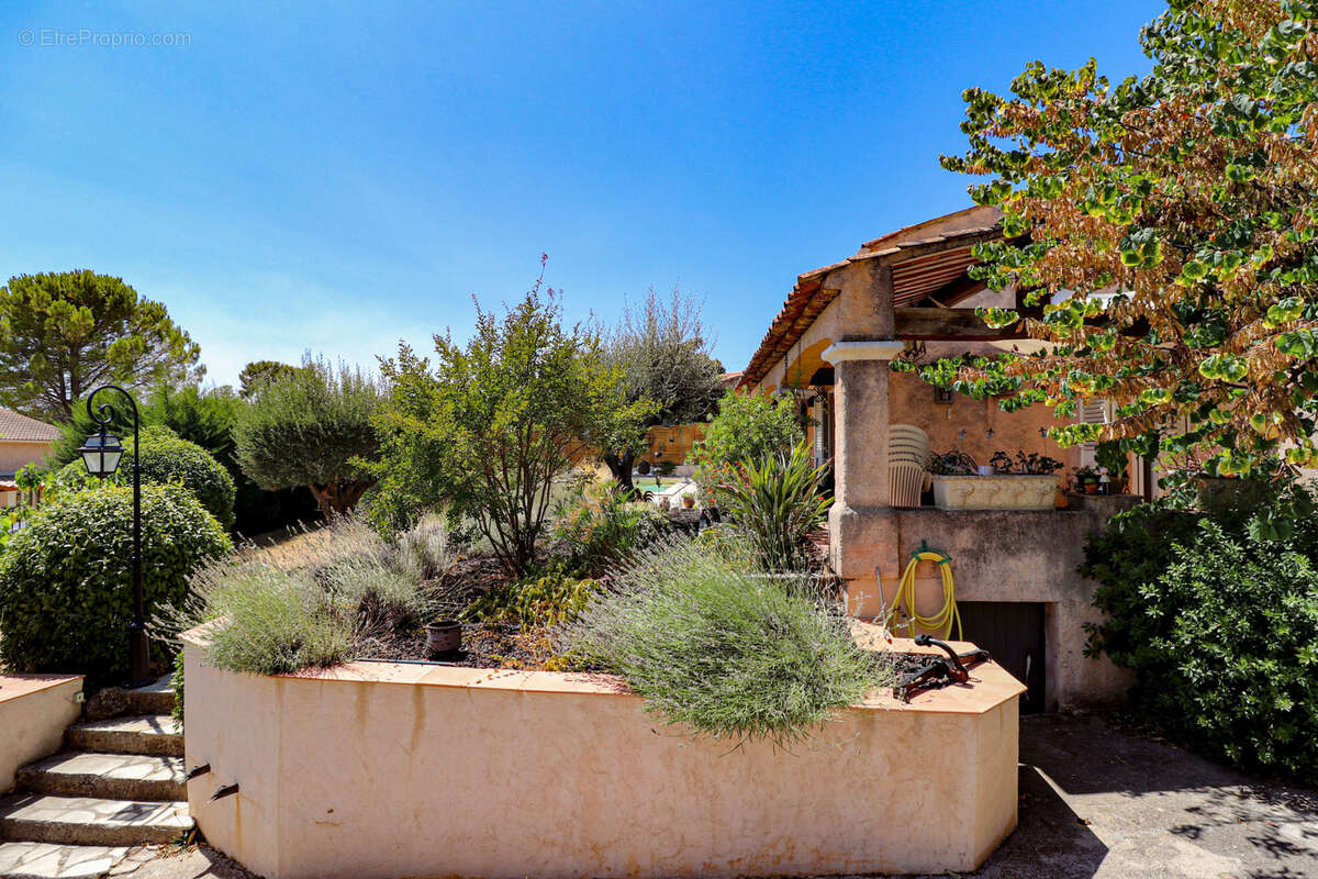 Flayosc exclusivite villa 136m2 3 chambres sur terrain 900m2 avec piscine - photo 36