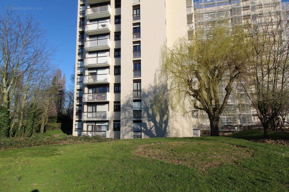 SPACIEUX T2 avec balcon et ascenseur ! - photo 5