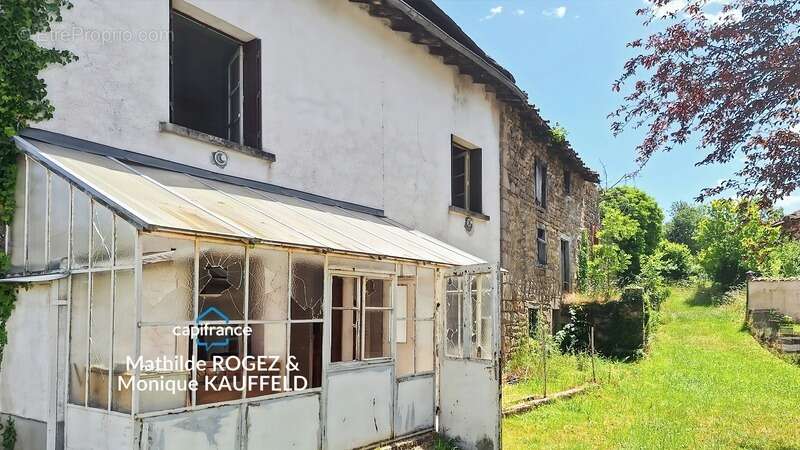 Maison à rénover avec grange en pierre, source et 7 000 m² de terrain - Saint Gervais Sous Meymont (63) - photo 4