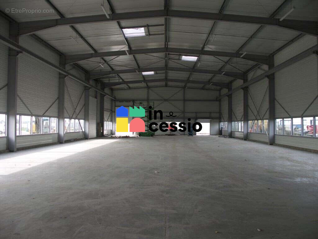 ? à louer ou à vendre – bâtiment d'activité récent - photo 3