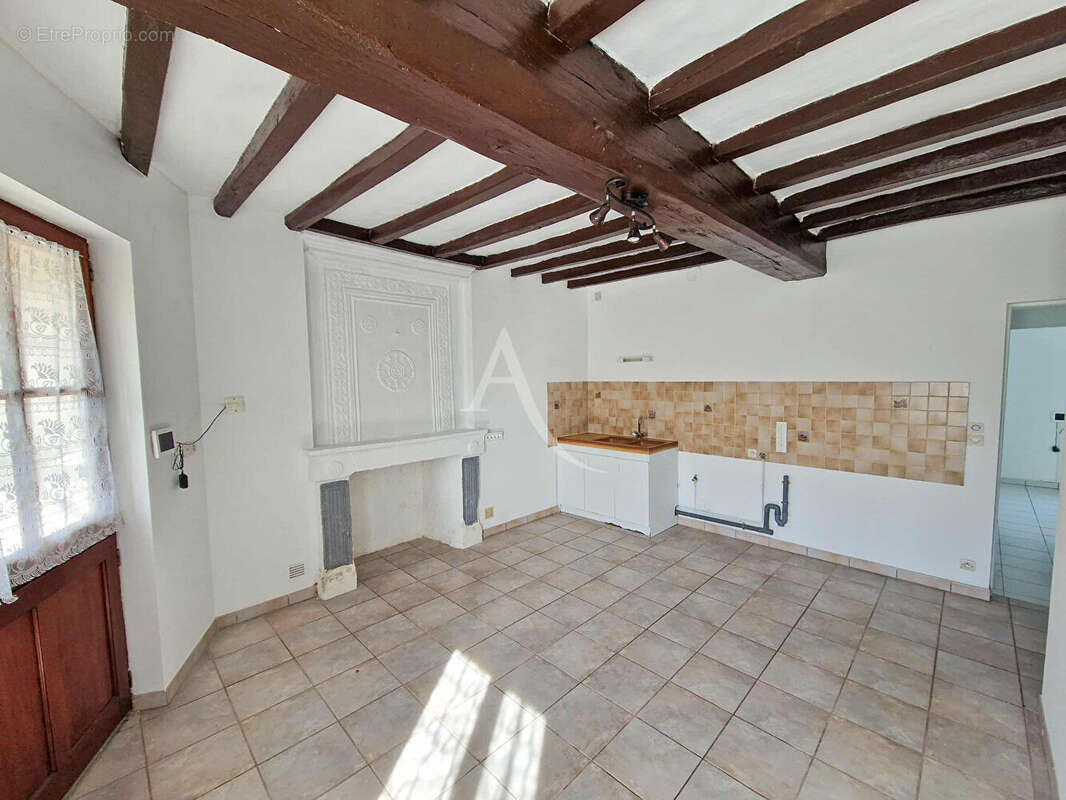 Maison à LOURESSE-ROCHEMENIER
