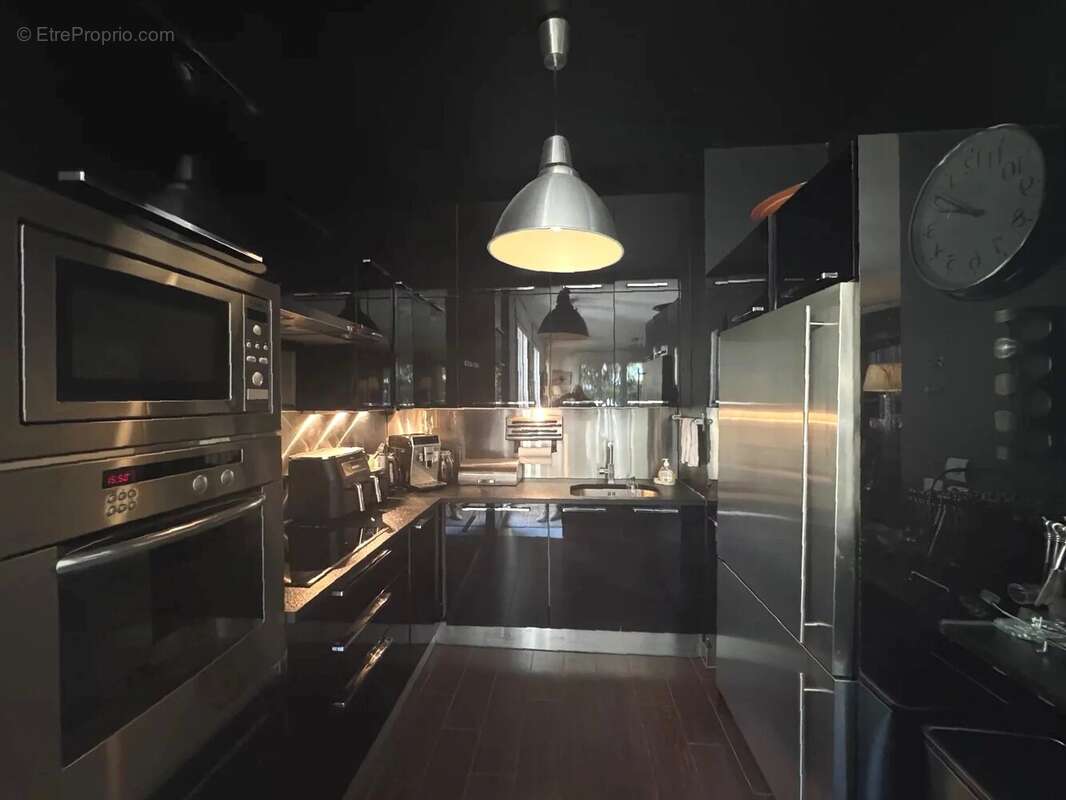 Appartement à NEUILLY-SUR-SEINE