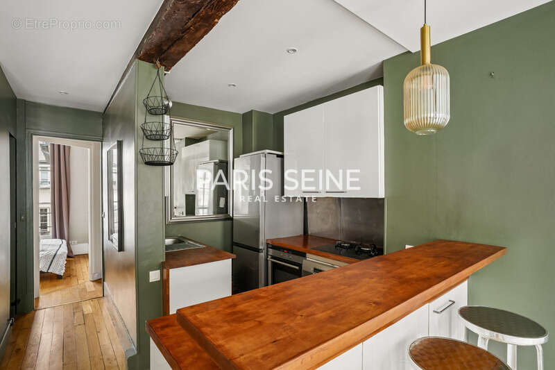 Appartement à PARIS-1E