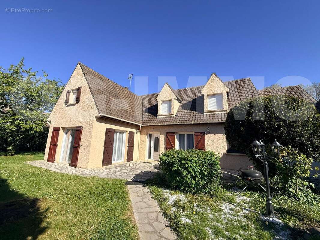 df6a60fa-ea61-4b84-9f7f-c411c43ae8f9 - Maison à OZOIR-LA-FERRIERE