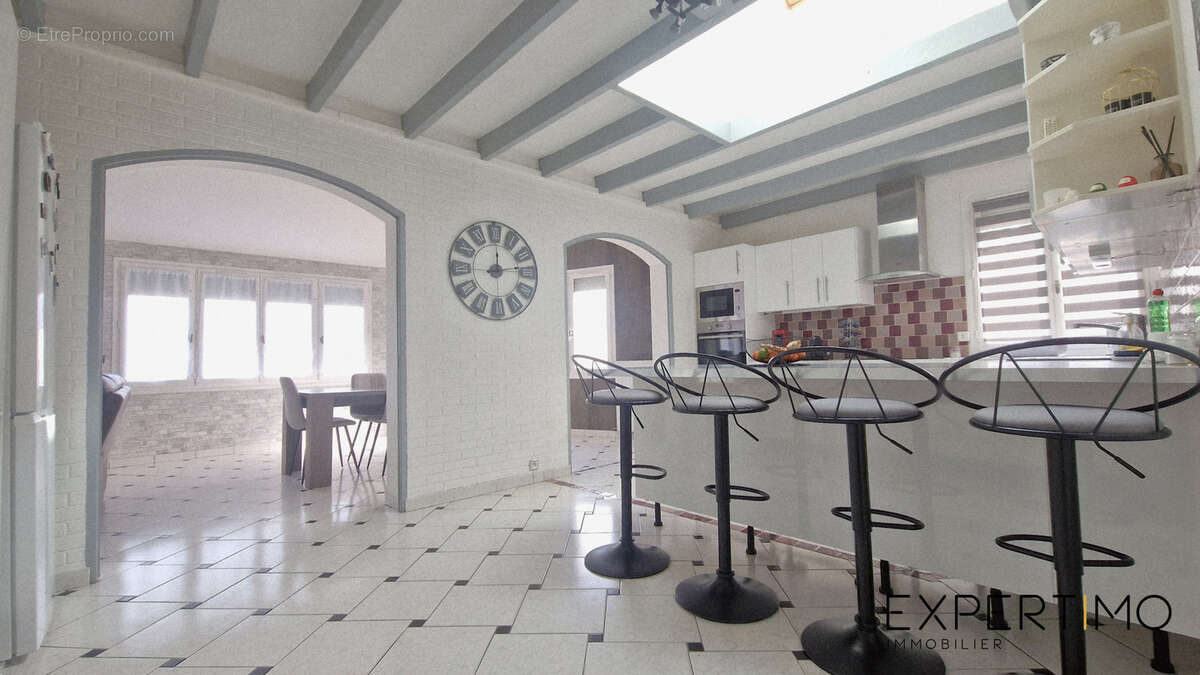 Maison familiale coup de cœur de 138 m2   Volumes & Sérénité à Linas (91310) - photo 4