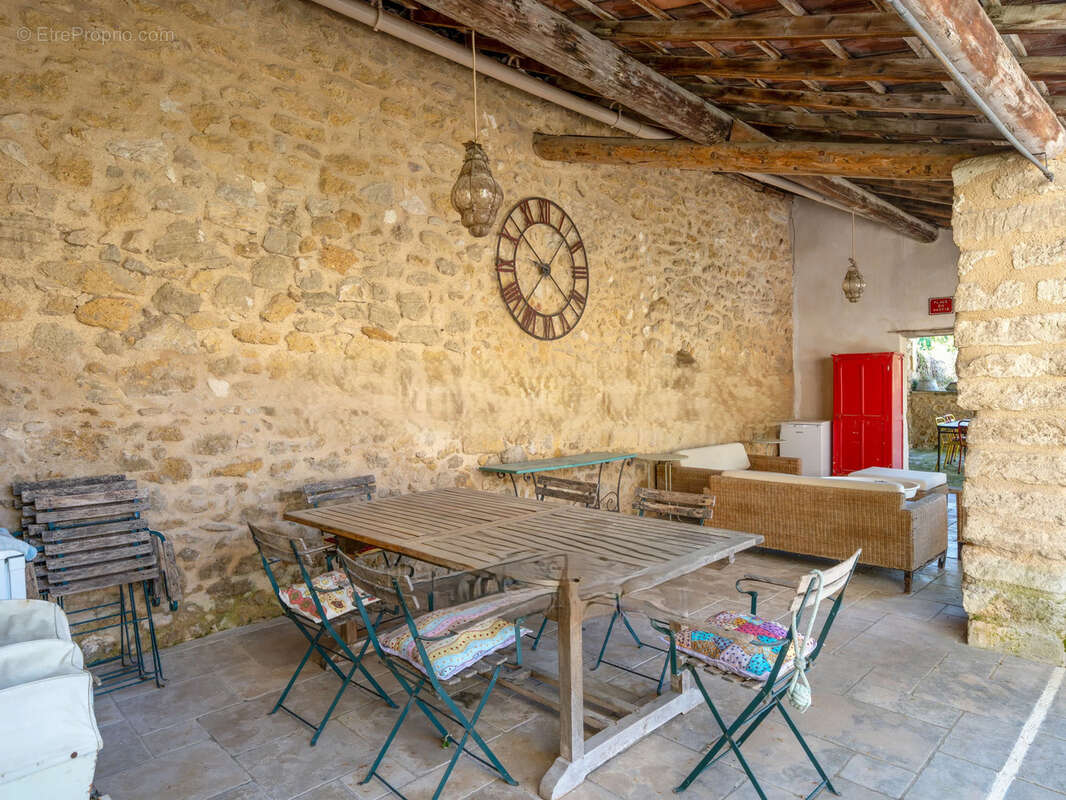 ALLEINS, maison de caractère de 350 m2, piscine, garage - photo 5