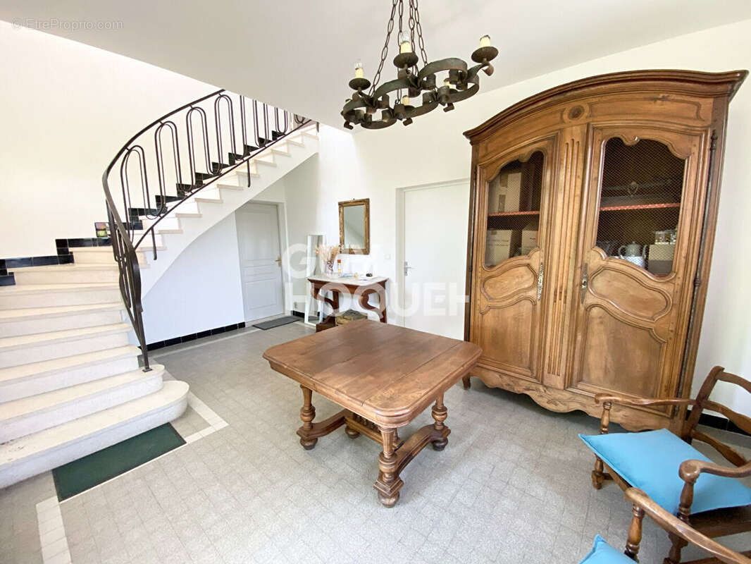 Rare à la vente - Belle maison familiale de 190 m² habitables à Aubenas - photo 6