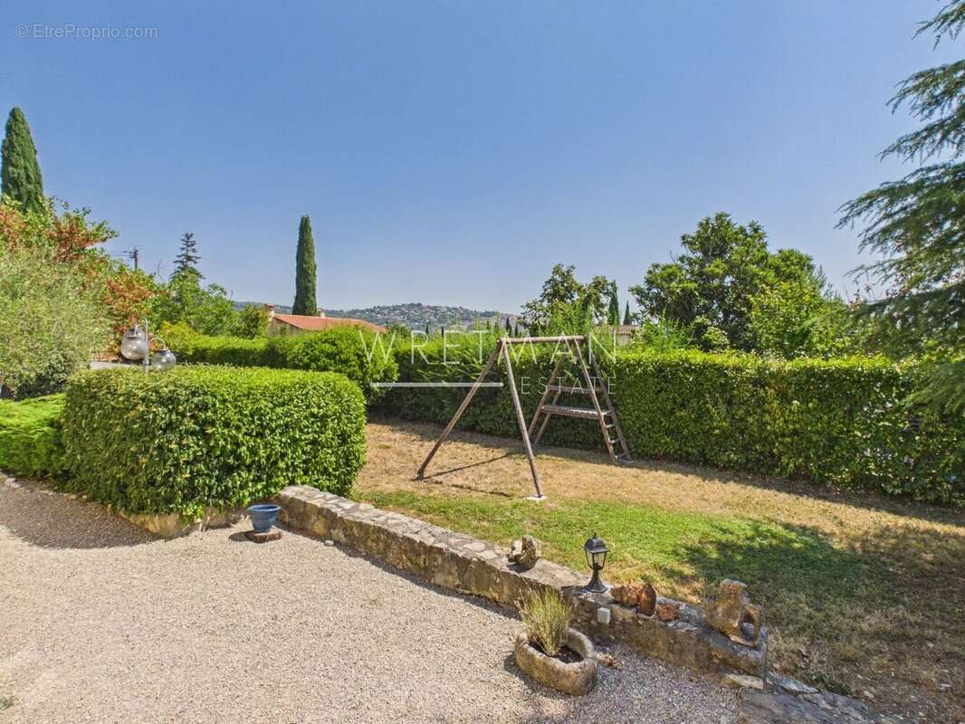 Villa de plain pied dans un quartier privilégié - Fayence - photo 2