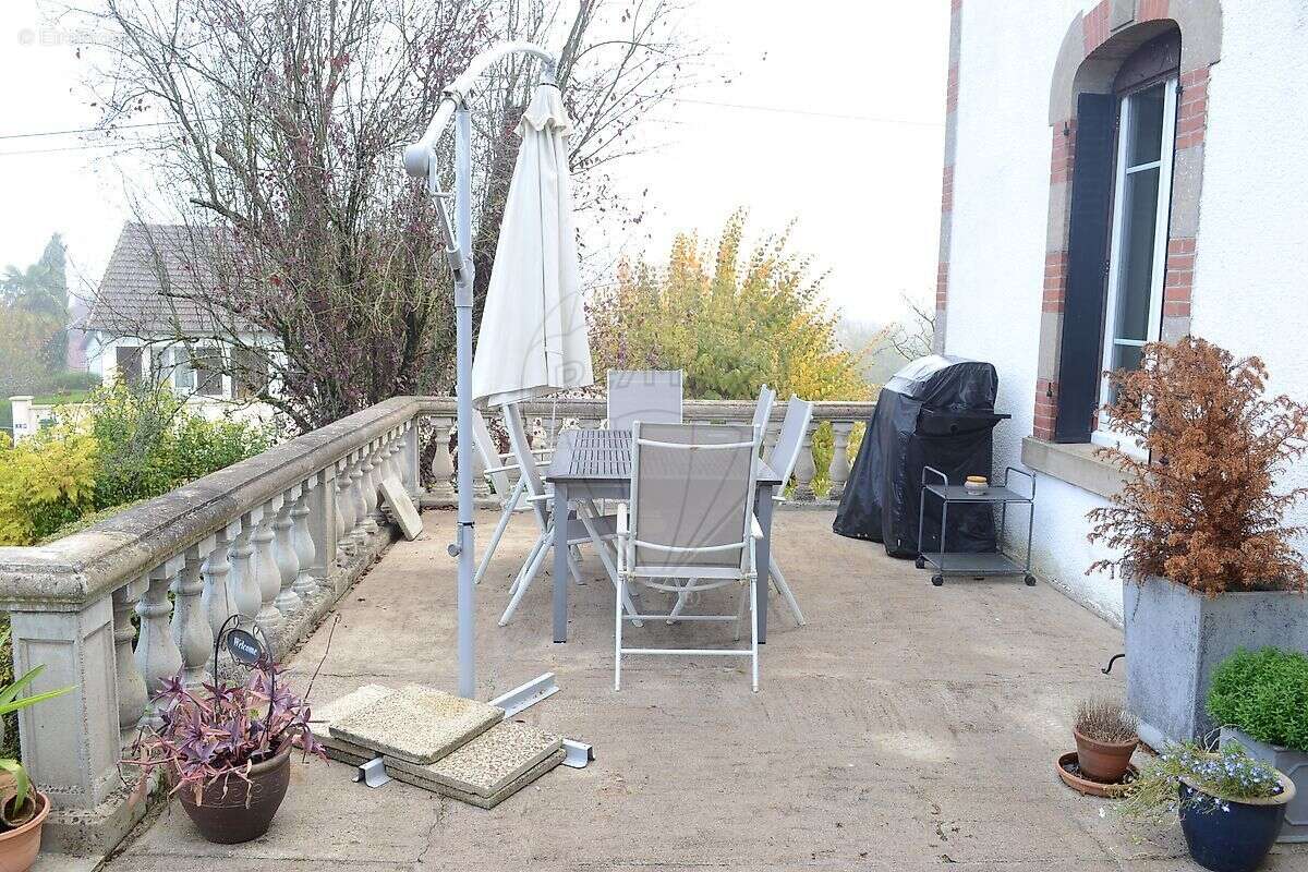 Maison à CERCY-LA-TOUR