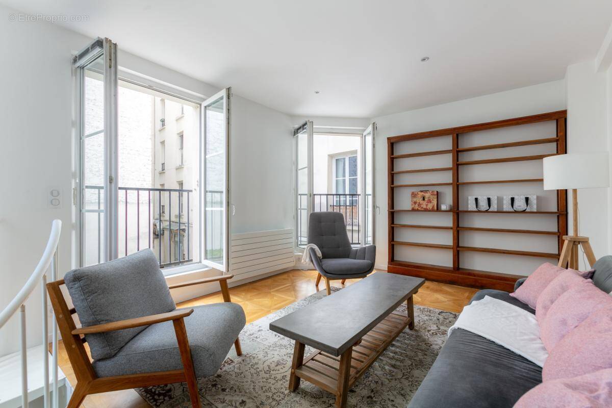 Appartement à PARIS-16E