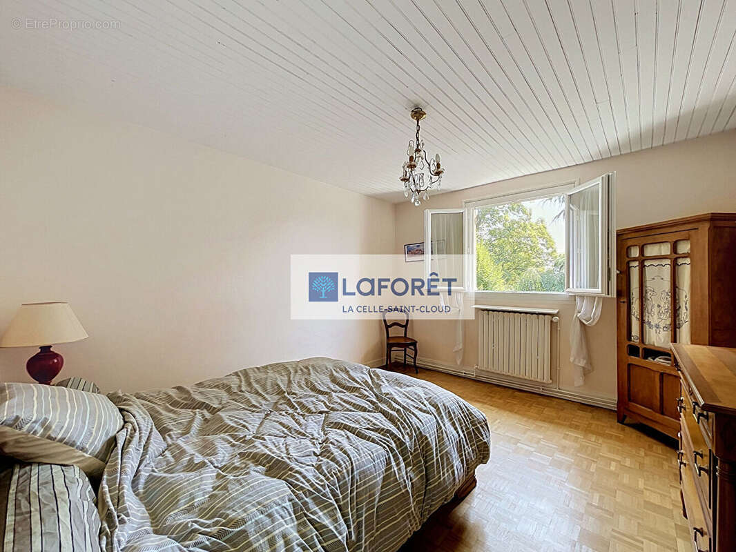 Versailles Glatigny - Maison familiale 7 pièce(s) 150 m2 sur 671m² de terrain - photo 13