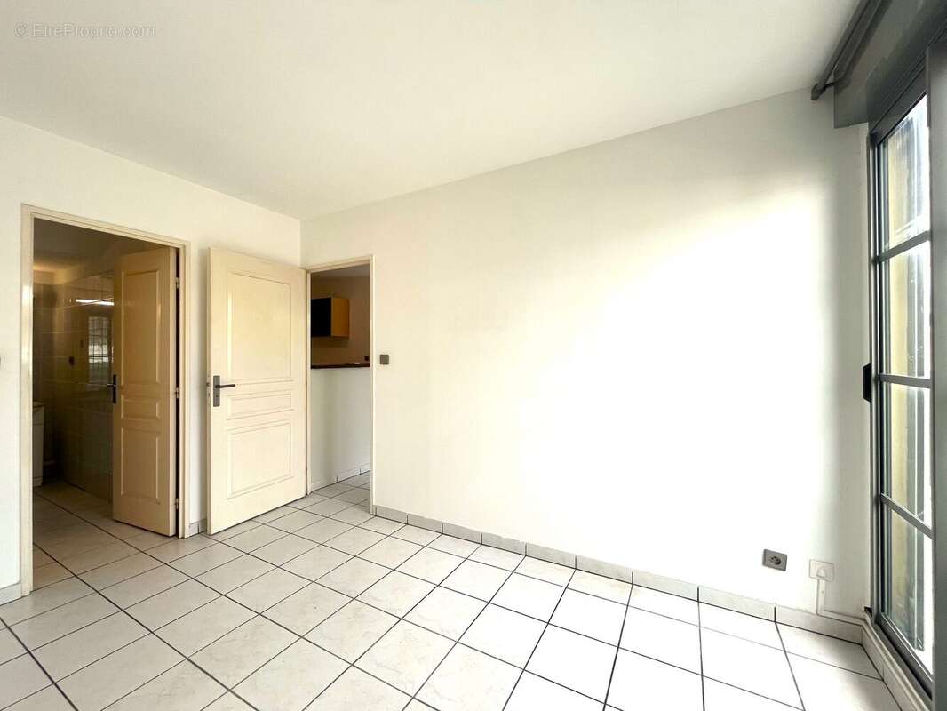 chambre  - Appartement à SAINT-DENIS