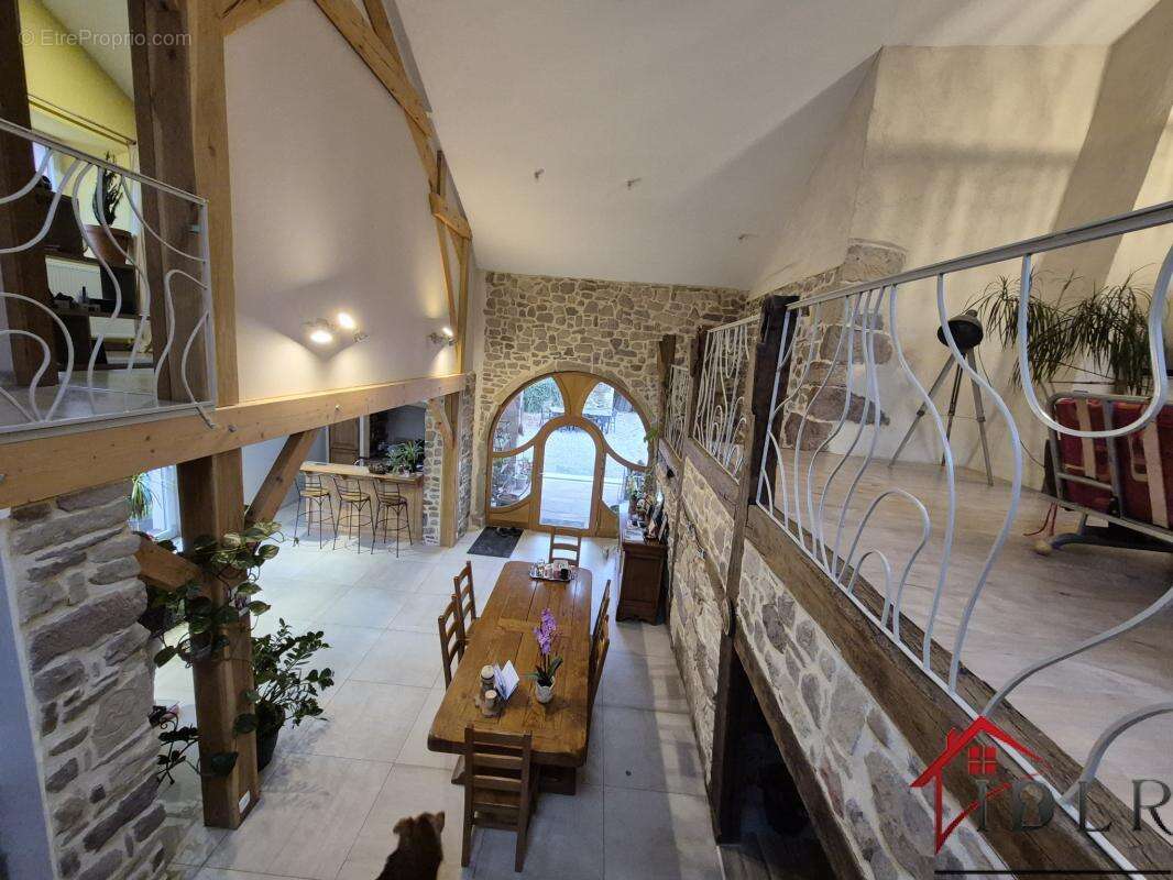 Belle ferme rénovée de 190 m2 avec terrain constructible et - photo 3