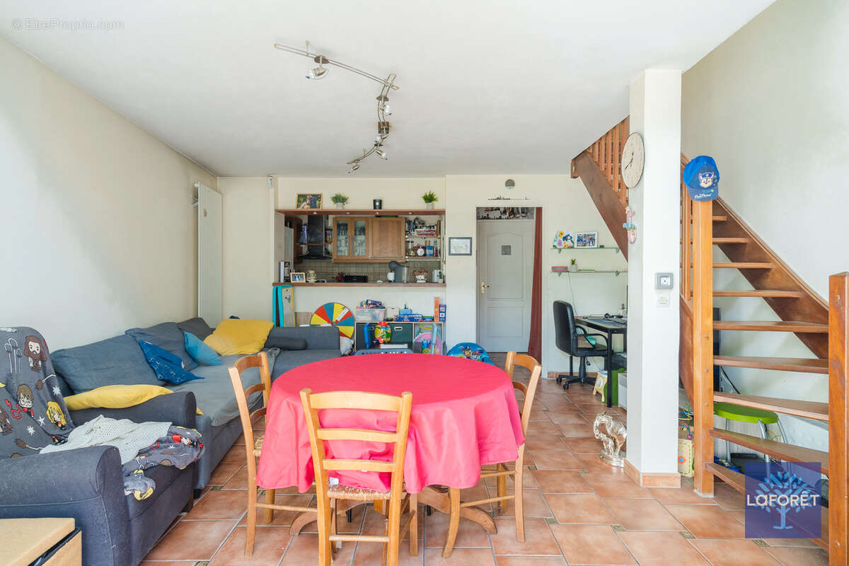 Appartement à LES PAVILLONS-SOUS-BOIS