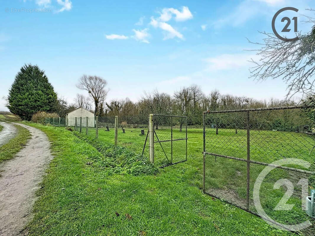 Terrain à BAZOCHES-SUR-VESLES