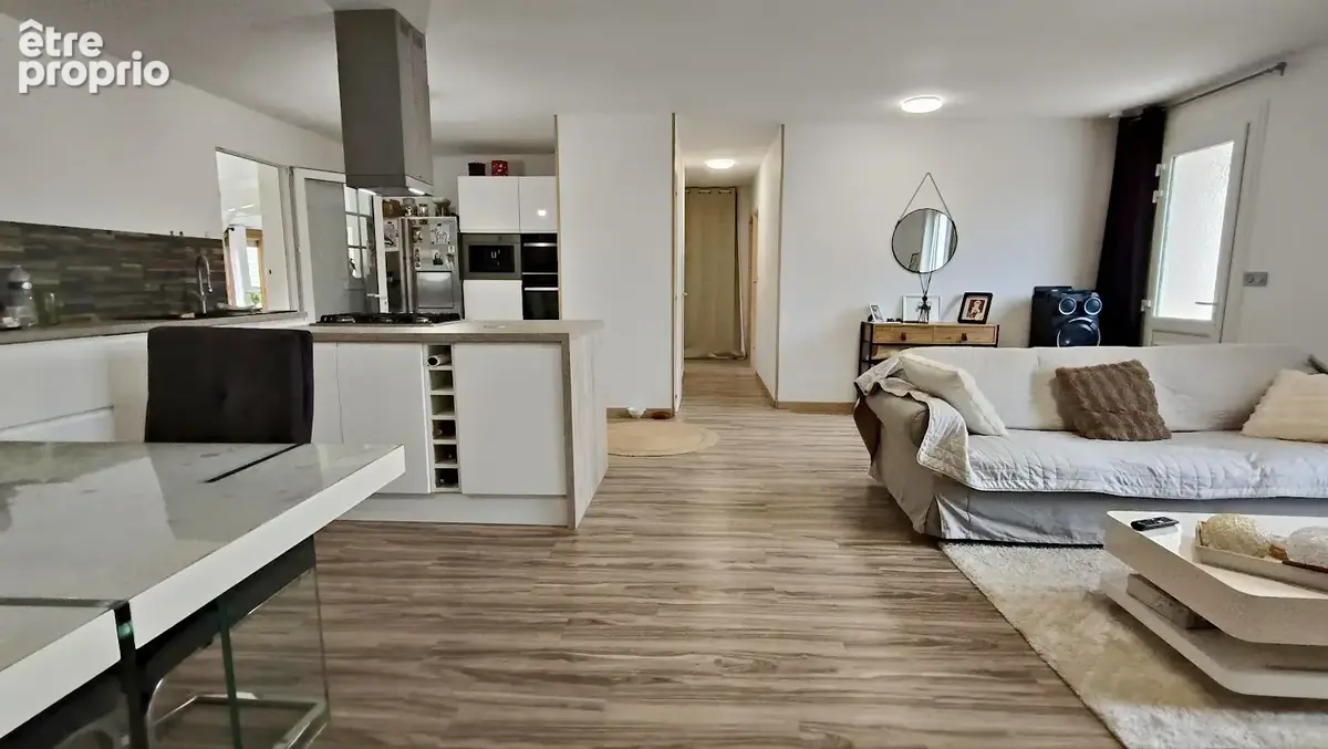 Maison avec véranda   Centre-ville d’Anglade (33390) - photo 11