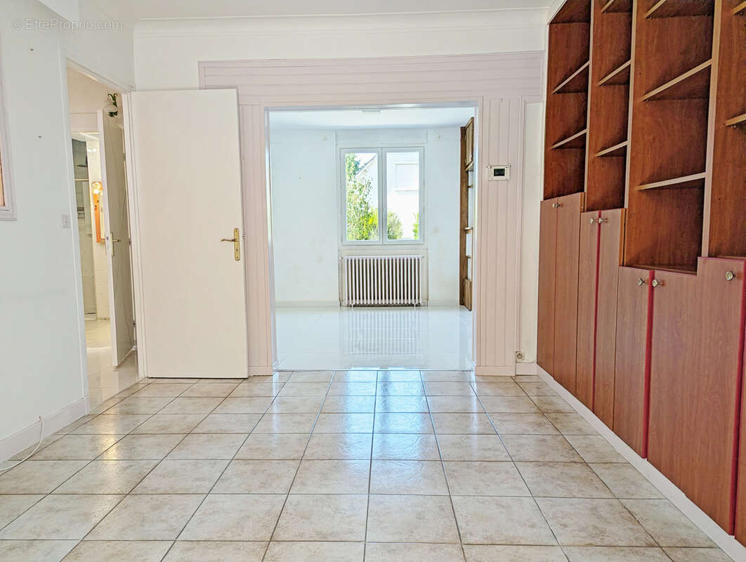 Maison familiale proche zone commerciale - photo 9