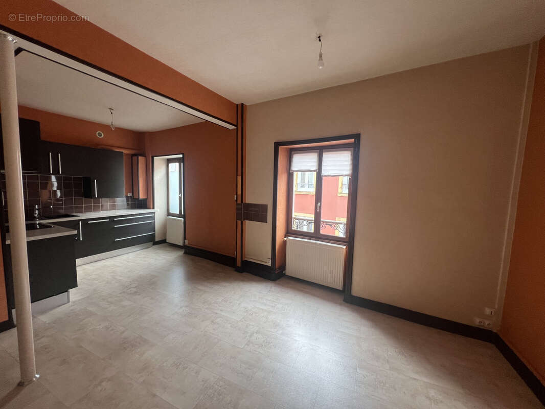 Appartement à AMPLEPUIS