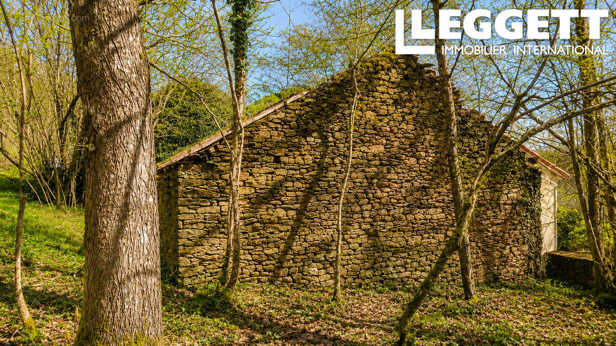 Beau terrain avec une grange en ruine avec CU - photo 4