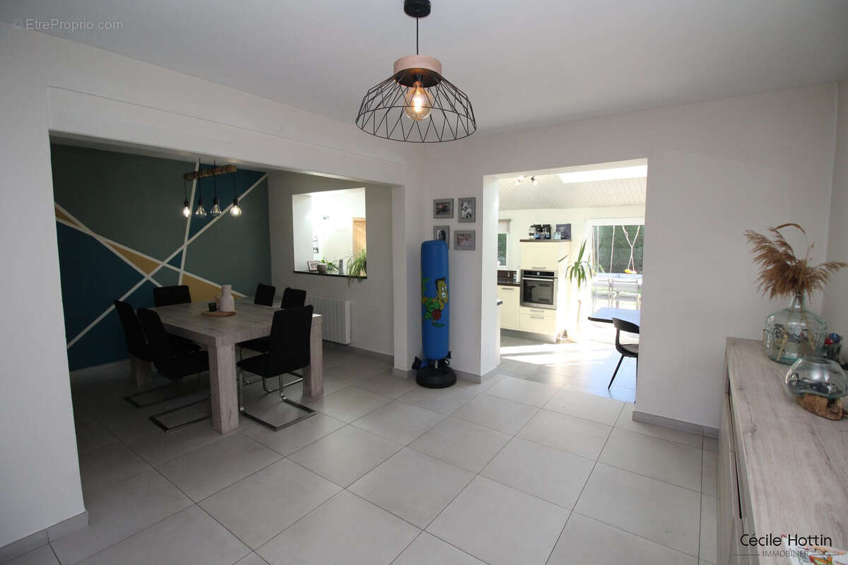 Maison à GONDECOURT