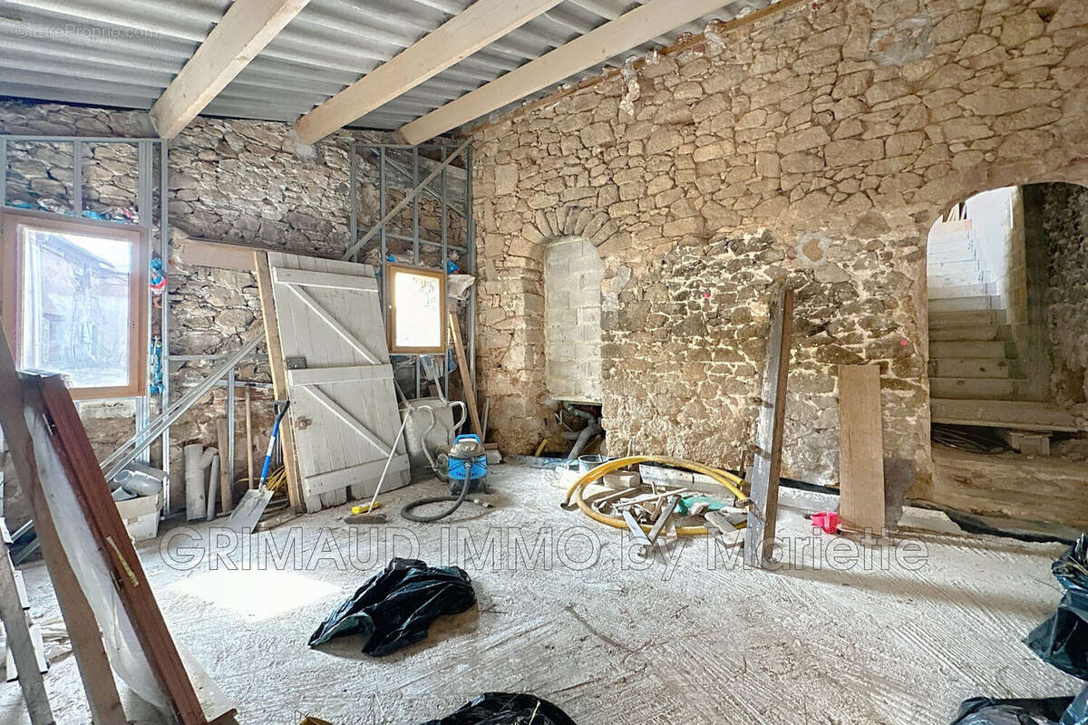 Maison à PLAN-DE-LA-TOUR