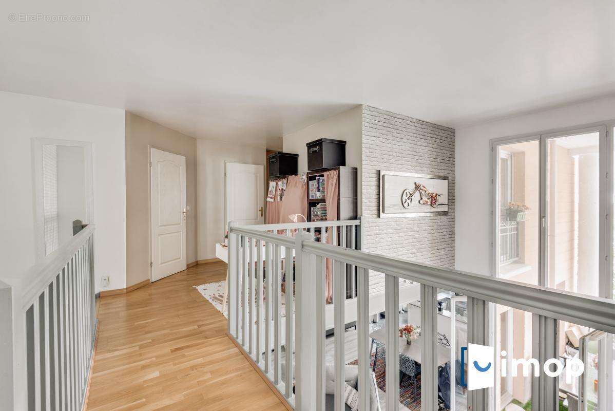 Appartement à COURBEVOIE