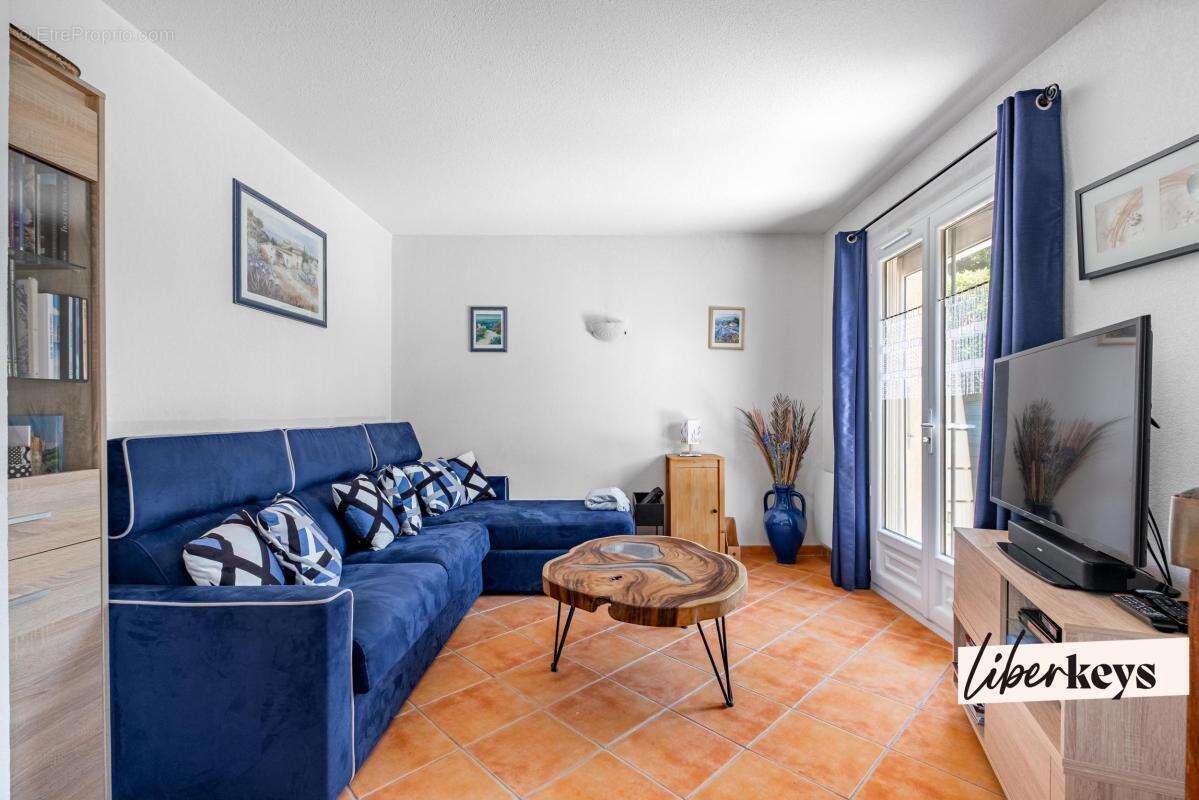 Fréjus – Maison mitoyenne de  102 m² - 3 chambres - Garage - Proche des commerces et de la base Nature - photo 3