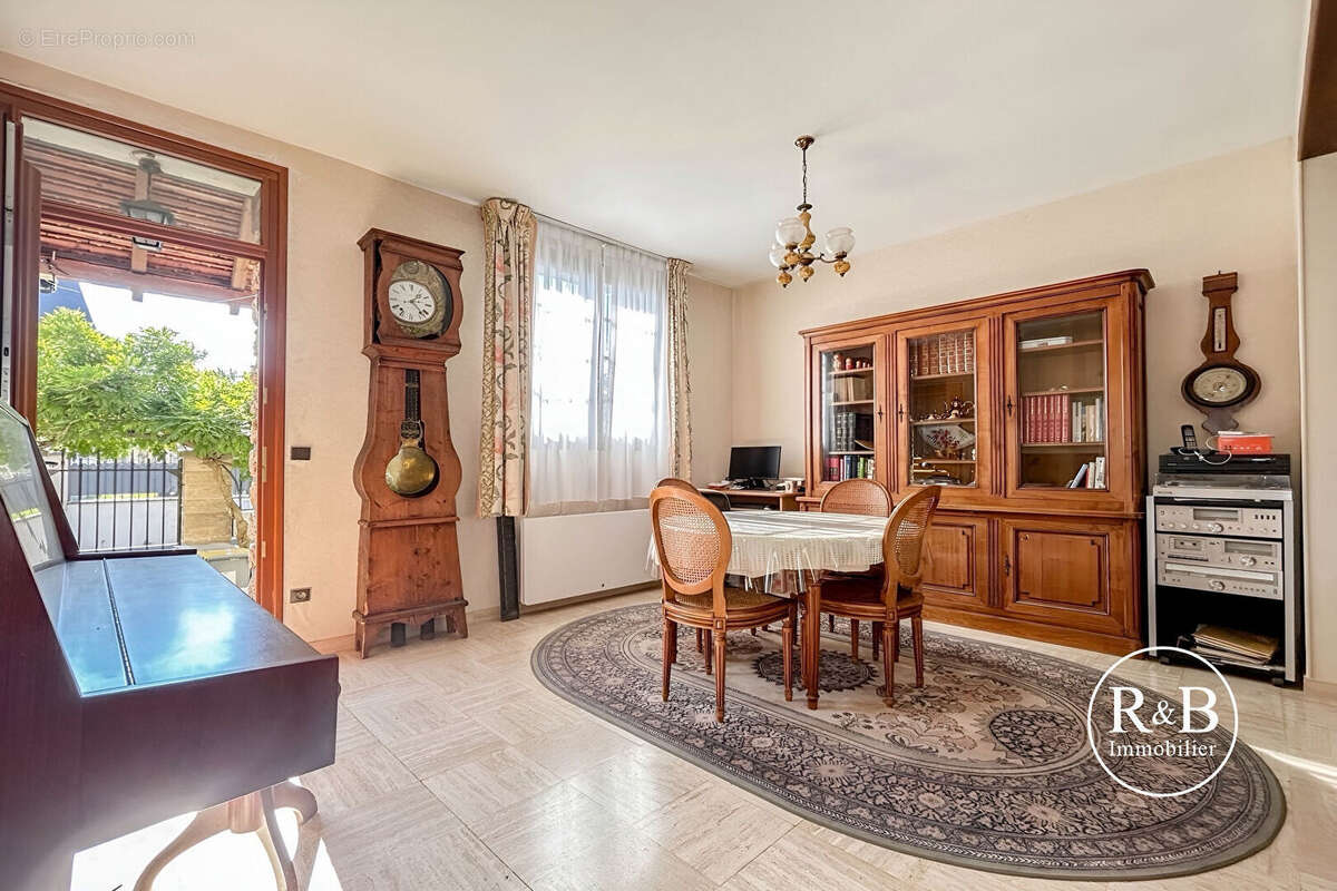 Maison à LES CLAYES-SOUS-BOIS