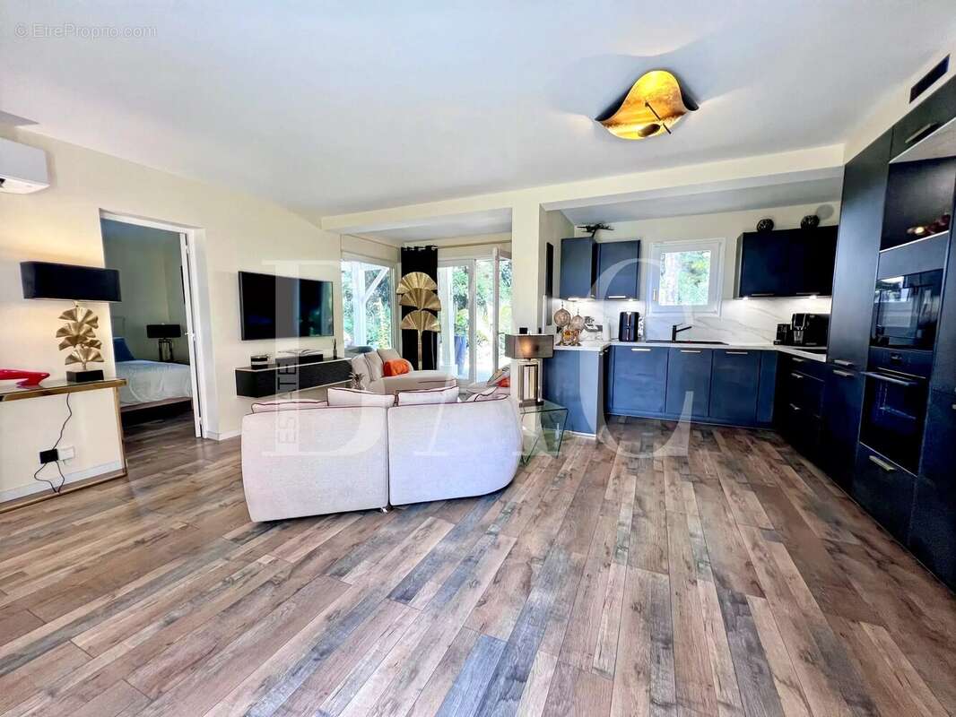Charmante maison rénovée avec jardin, terrasse et piscine en résidence – Cannes La Bocca - photo 6