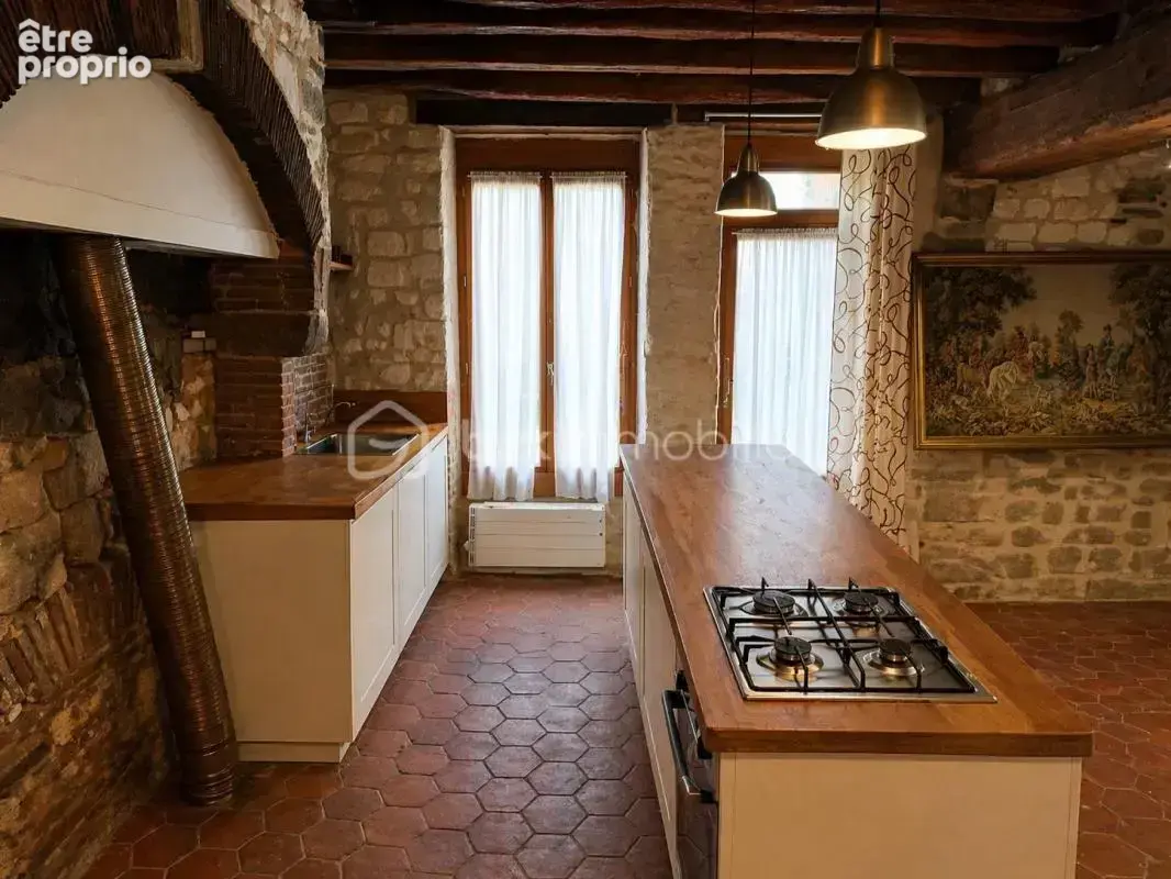 Ancien Corps de Ferme de 190 m² avec dépendances, cave et jardin clos - photo 3