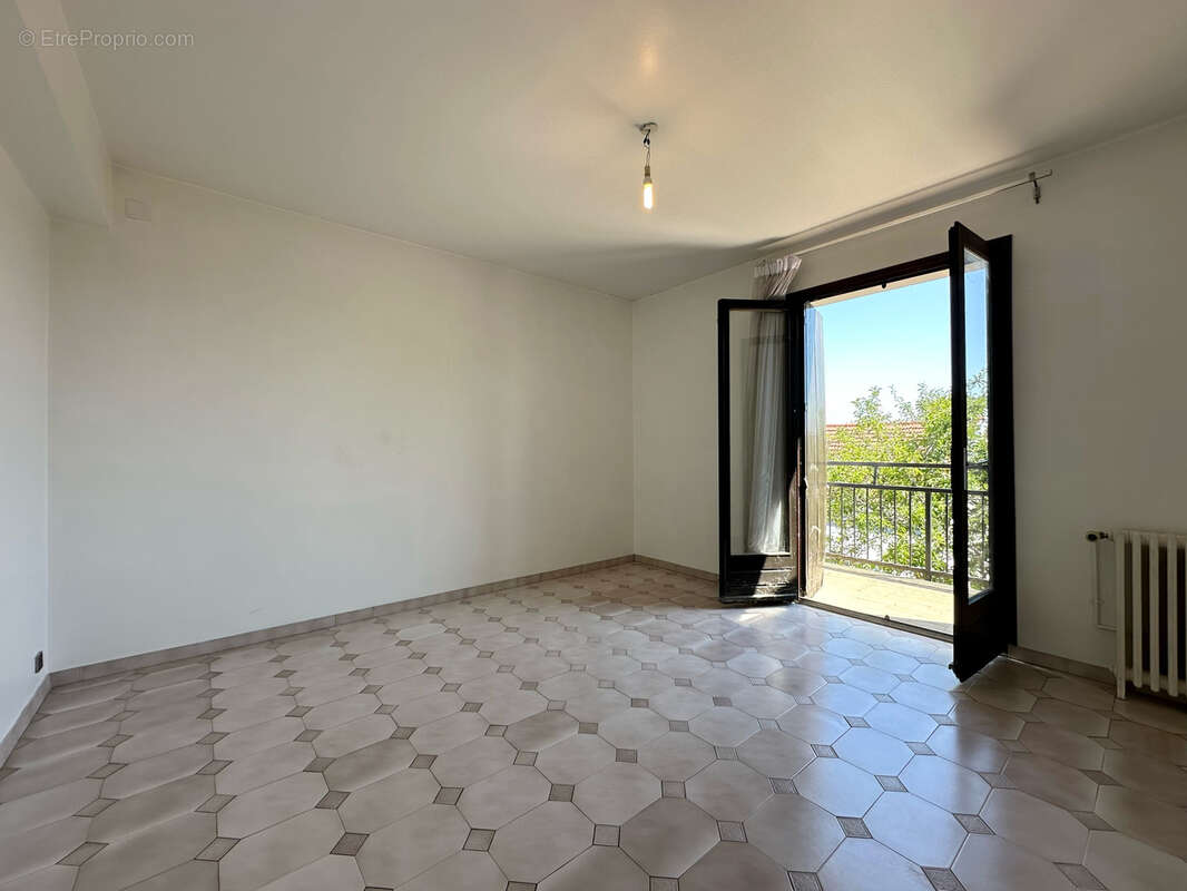 REIMS - Ensemble immobilier secteur AV. DE LAON / BLVD DES BELGES - photo 4