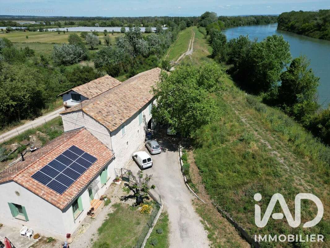 Maison 100 m² à Saint-Gilles  - photo 2
