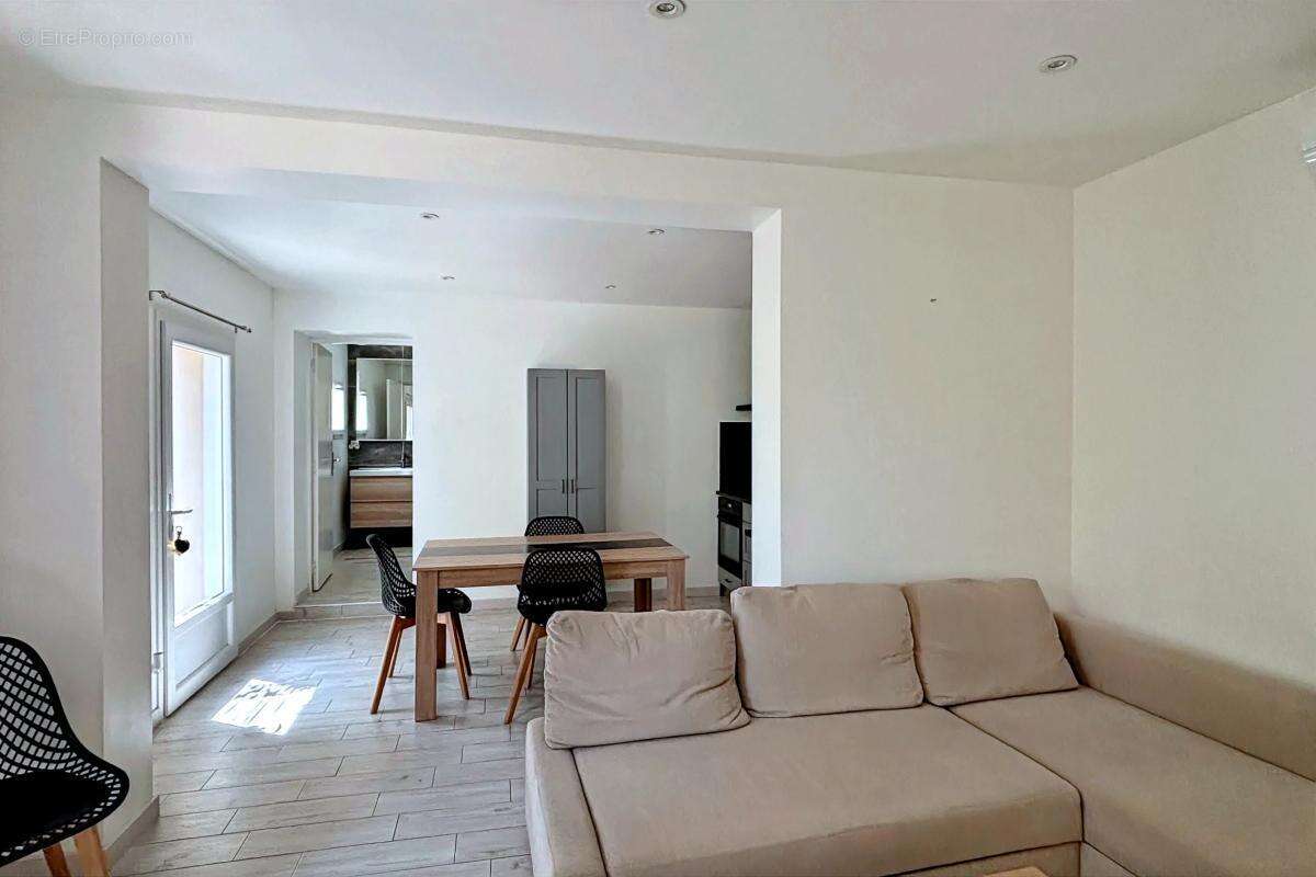 Maison 270 m² à Theziers  - photo 10