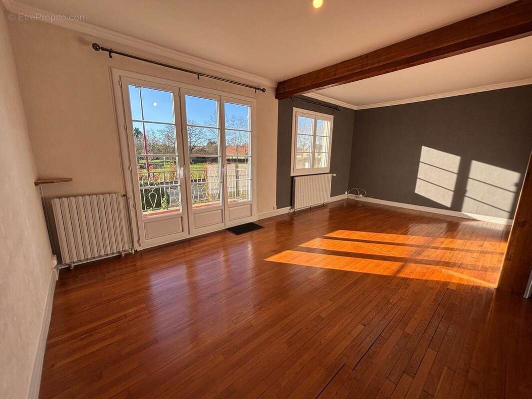 Maison à SAINT-PARIZE-LE-CHATEL