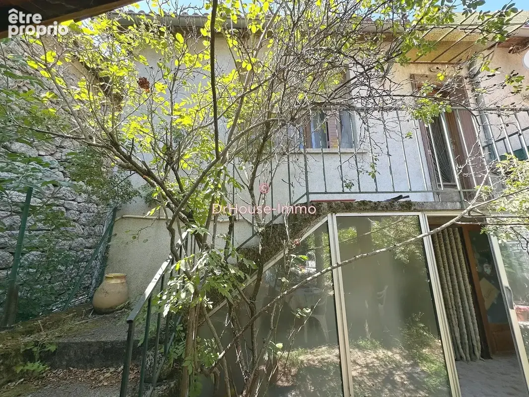 Maison à MAYRES