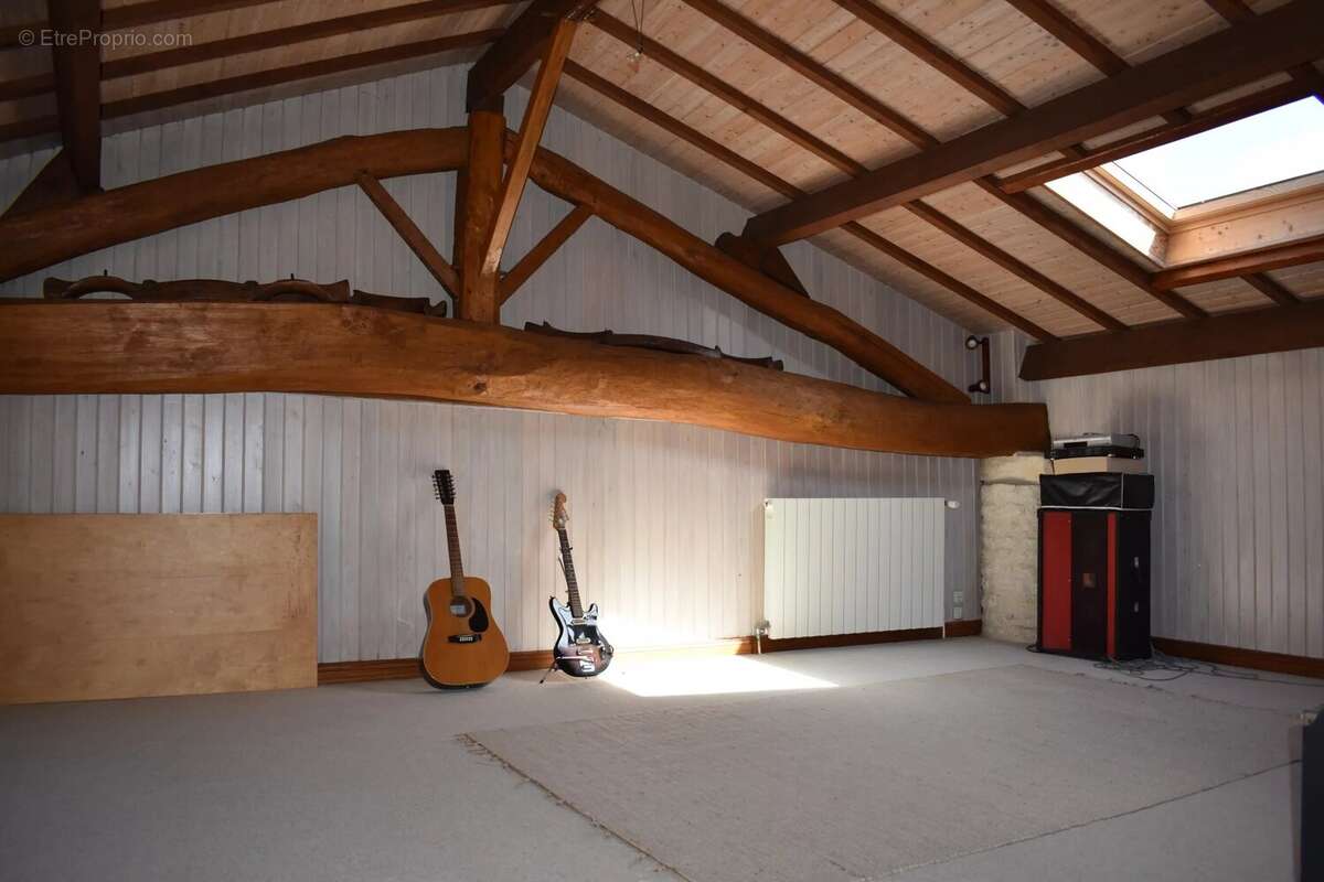 Maison à SAINT-PIERRE-DE-JUILLERS