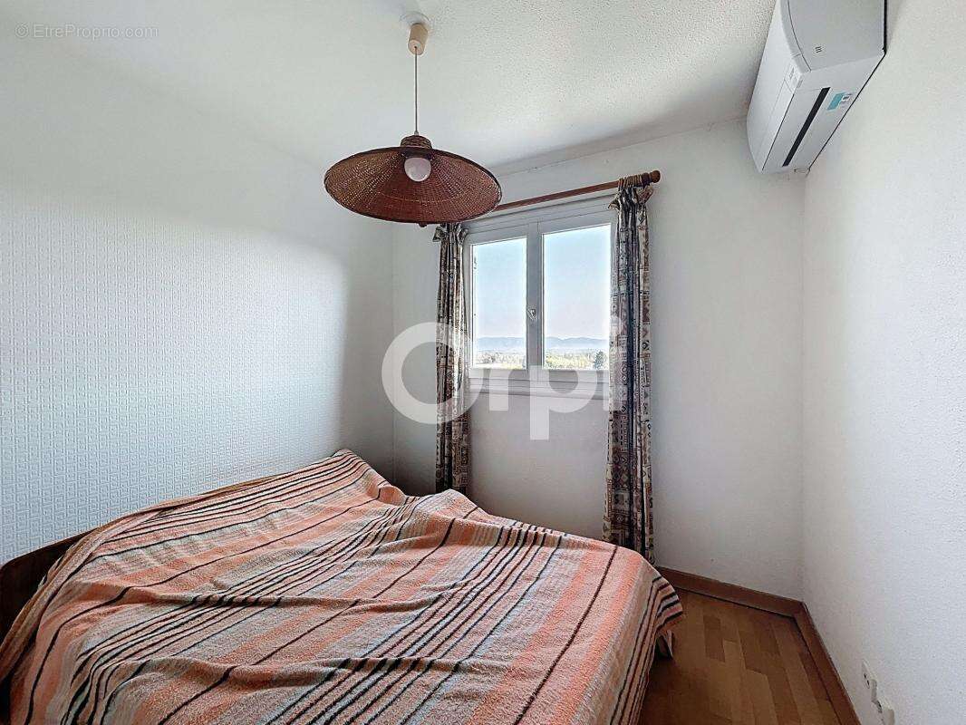 Appartement à ROQUEBRUNE-SUR-ARGENS