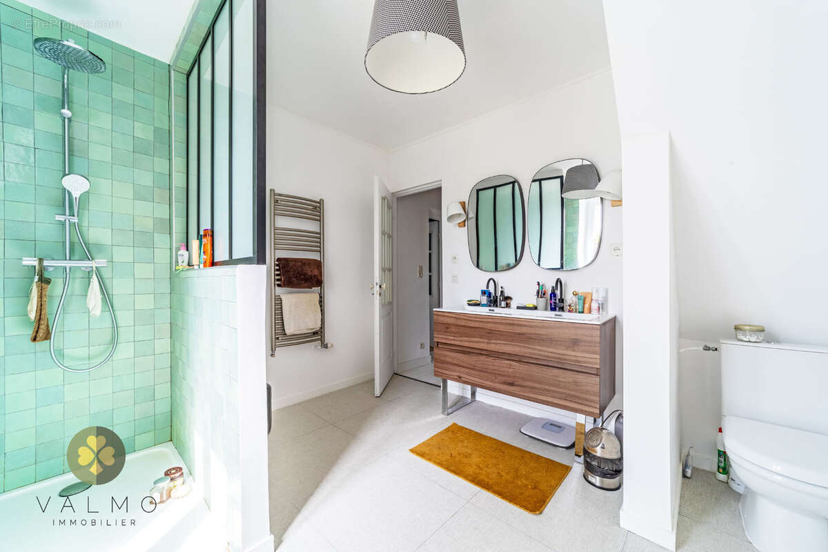 Maison à LA QUEUE-LES-YVELINES