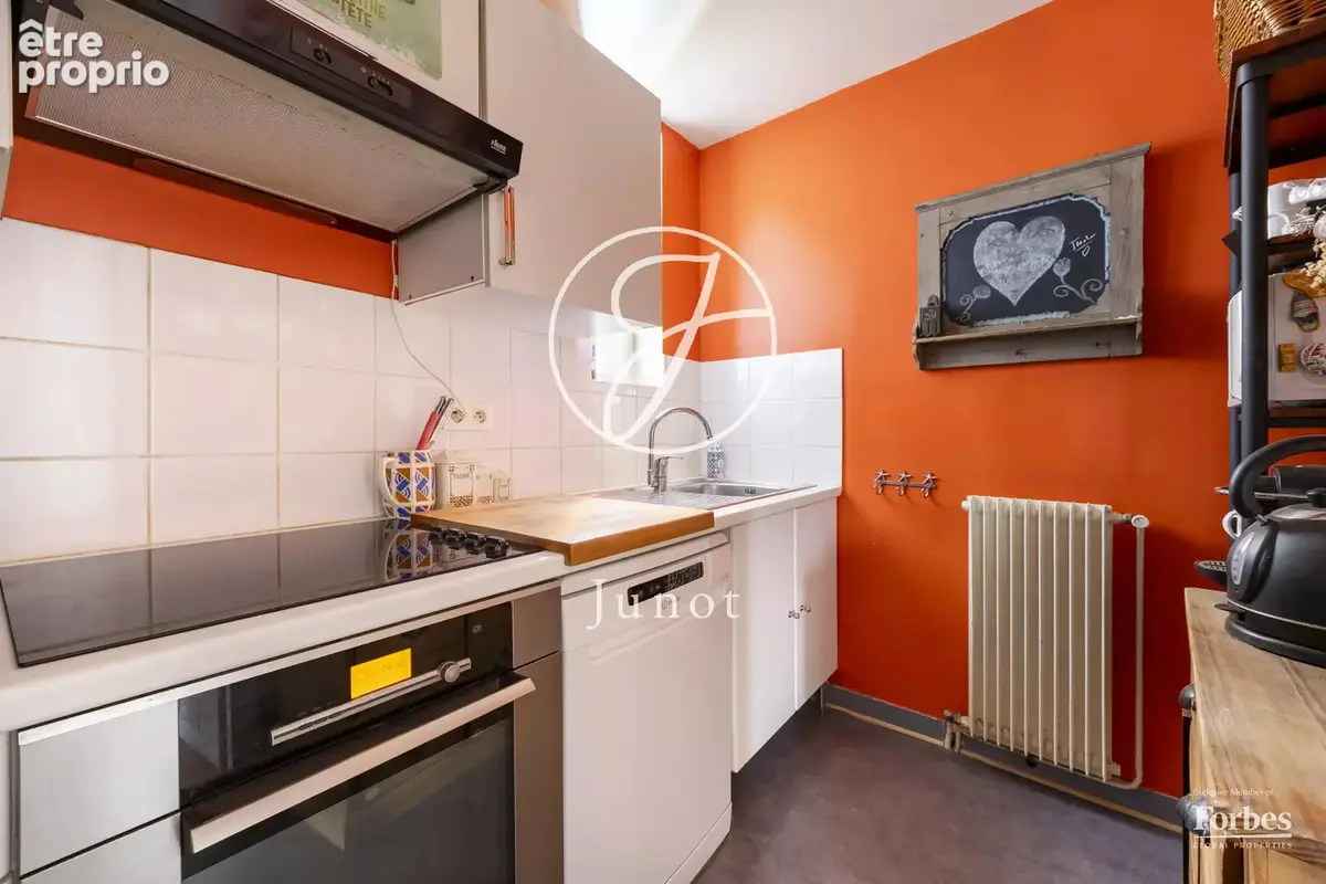 Paris 9e - RUE CHAPTAL - Appartement - 5 pièces - 105,8m² Carrez - 3/4 chambres - Balcon filant - photo 6